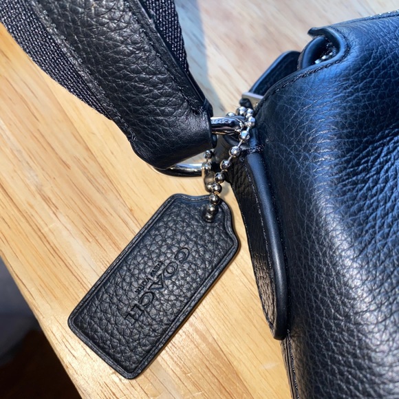 SOLD Unisex Men’s Women’s Crossbody Bag - Picture 3 of 7